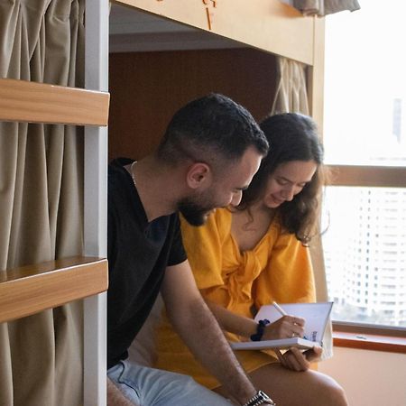 Lunar Hostel 96 Dubai Bagian luar foto