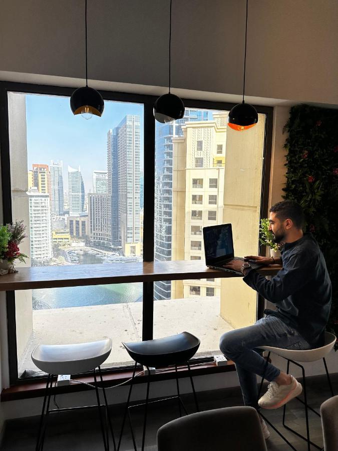 Lunar Hostel 96 Dubai Bagian luar foto