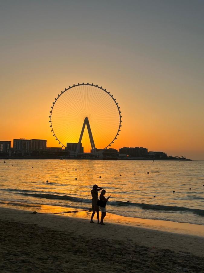 Lunar Hostel 96 Dubai Bagian luar foto