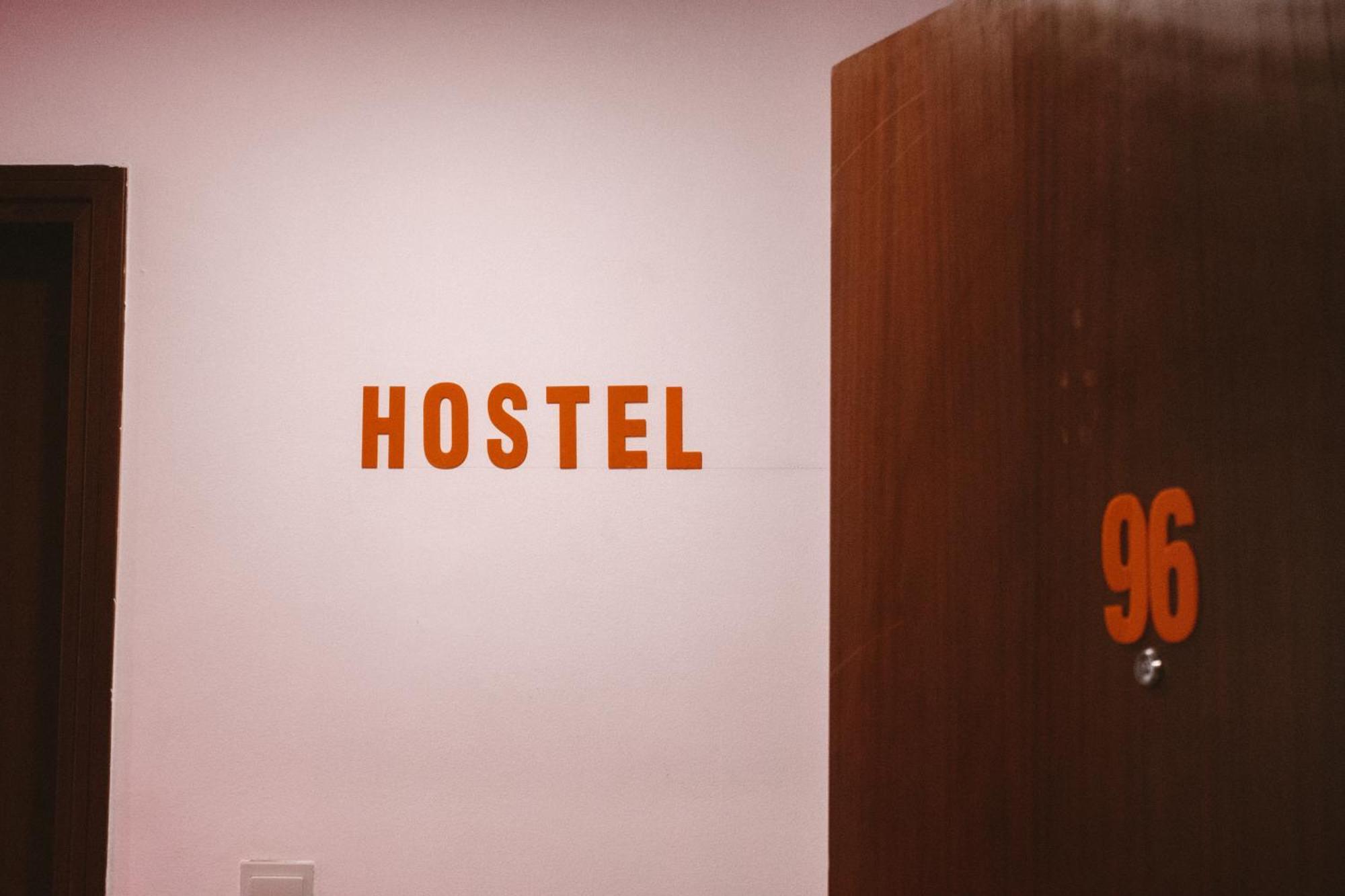 Lunar Hostel 96 Dubai Bagian luar foto